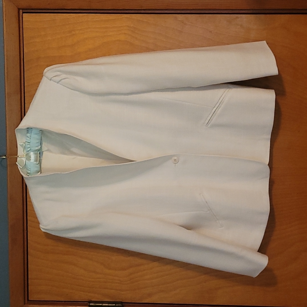 Creamy, white blazer